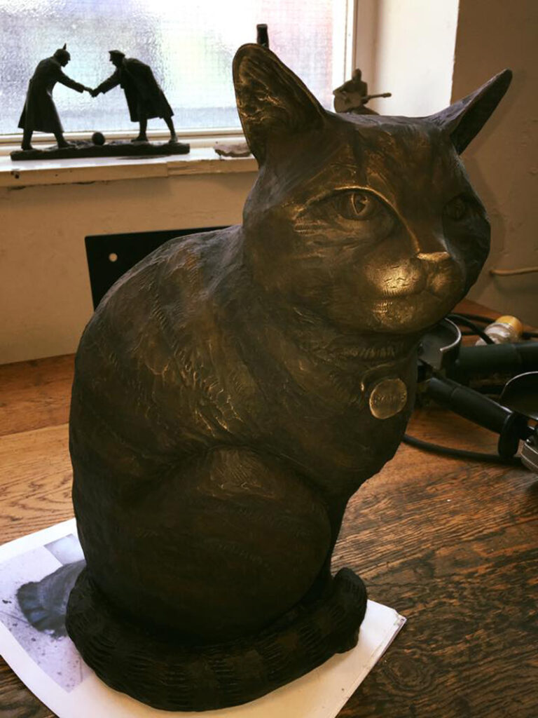 猫の銅像