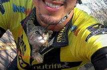 サイクリング中の男性に保護された子猫