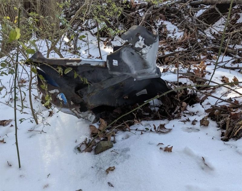 子猫がいた金属片